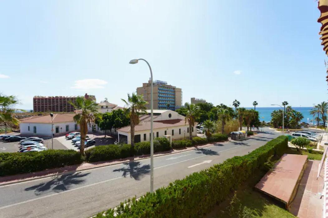Spacious Beachfront Flat With Sea Views And Private Indoor Parking Беналмадена Екстериор снимка