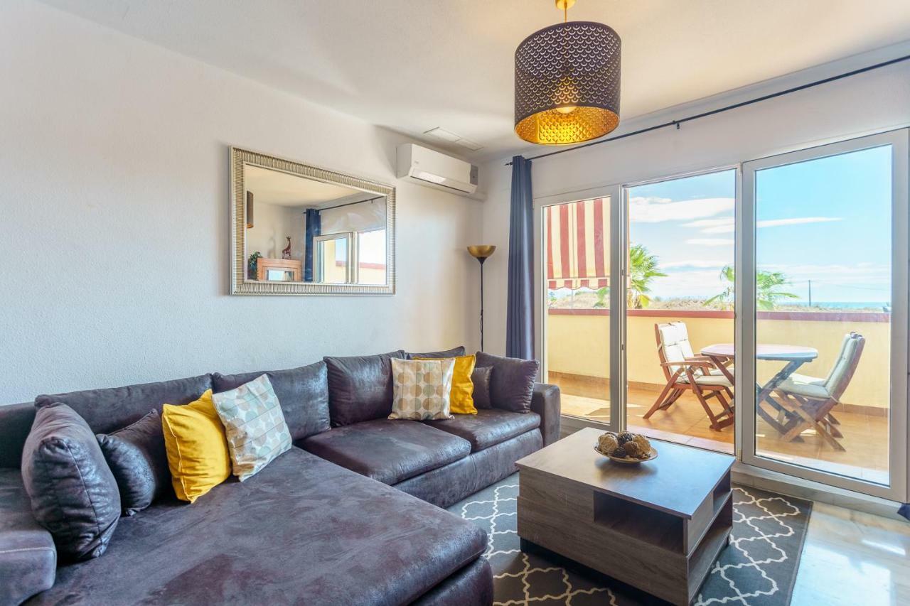 Spacious Beachfront Flat With Sea Views And Private Indoor Parking Беналмадена Екстериор снимка