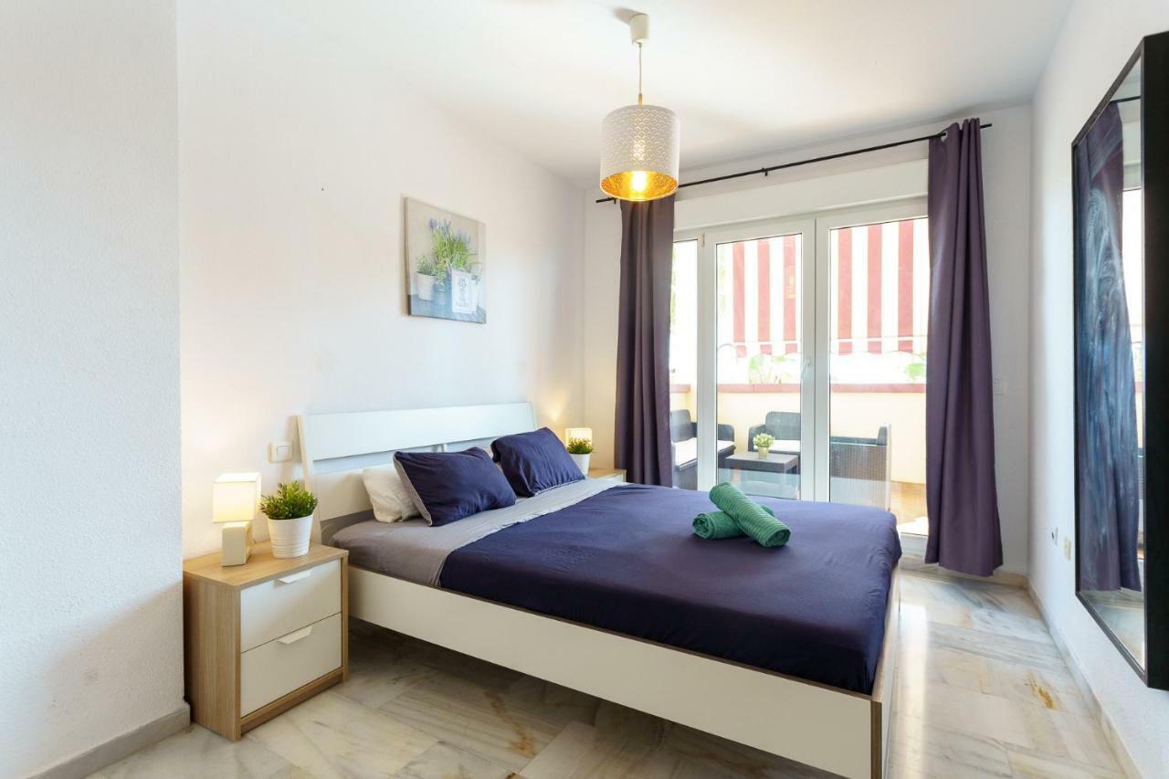 Spacious Beachfront Flat With Sea Views And Private Indoor Parking Беналмадена Екстериор снимка