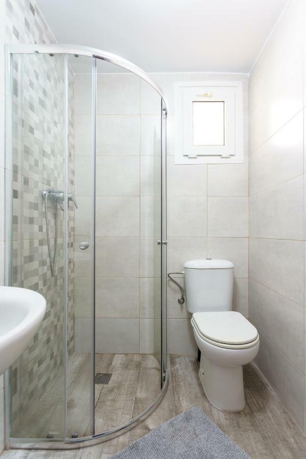 Spacious Beachfront Flat With Sea Views And Private Indoor Parking Беналмадена Екстериор снимка