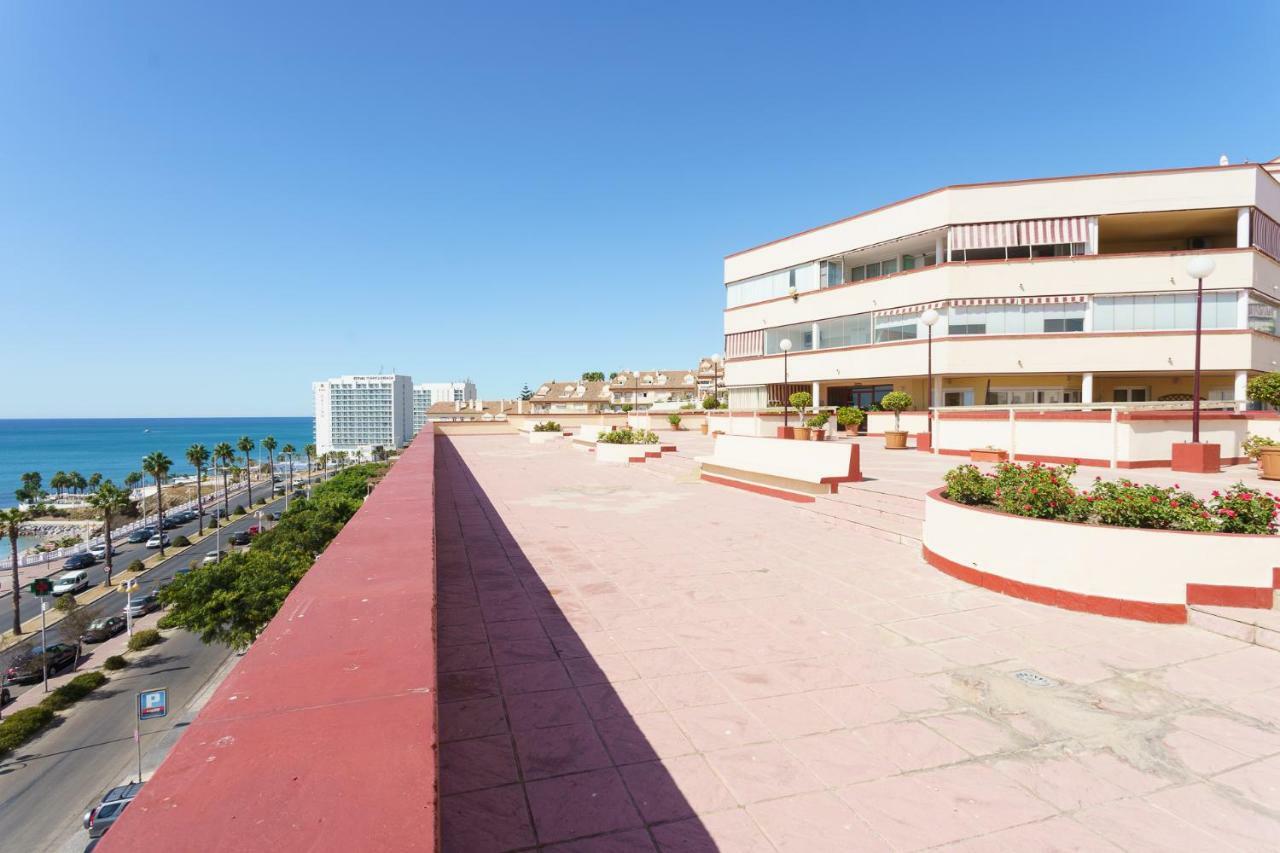 Spacious Beachfront Flat With Sea Views And Private Indoor Parking Беналмадена Екстериор снимка
